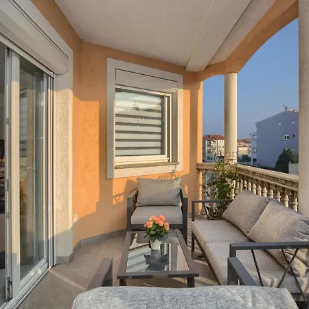 Apartment Vukadin Pula Exterior photo