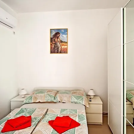 Apartment Vukadin Pula Exterior photo