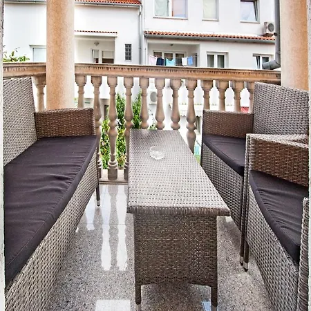 Apartment Vukadin Pula Exterior photo